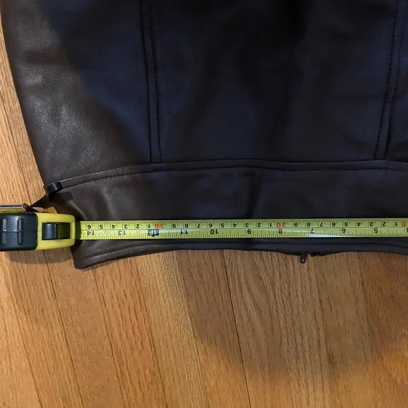 Chic Brown Leather Pencil Skirt - Picture 8 of 9